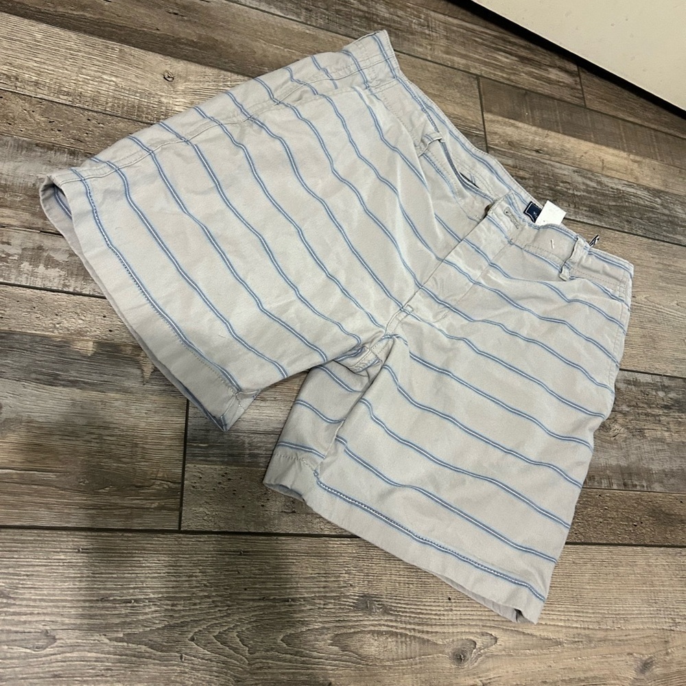 Vineyard Vines grey and blue striped Island Short Chino Sz 32